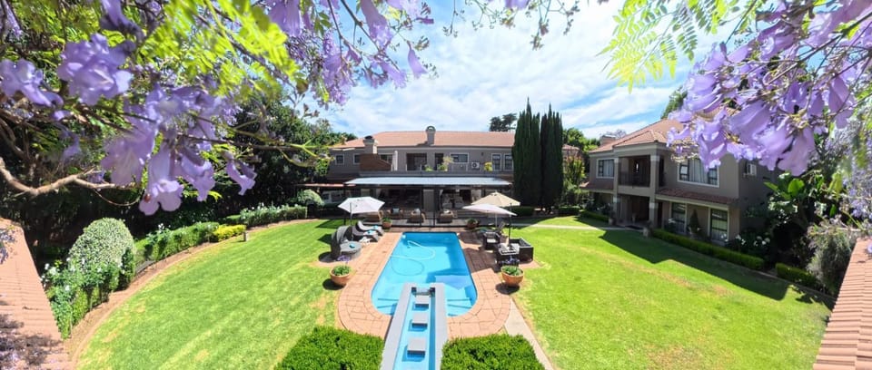 Property building, Garden, Pool view