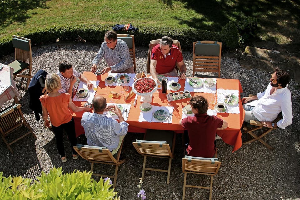 Breakfast, group of guests