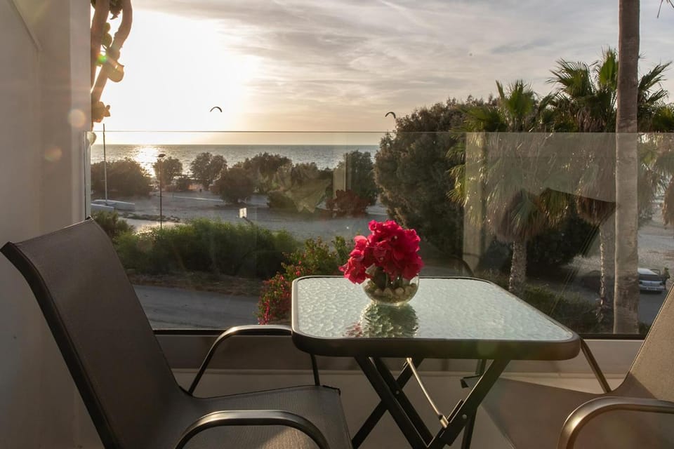 Day, Natural landscape, Coffee/tea facilities, View (from property/room), Balcony/Terrace, Seating area, Dining area, Garden view, Lake view, Mountain view, Sea view