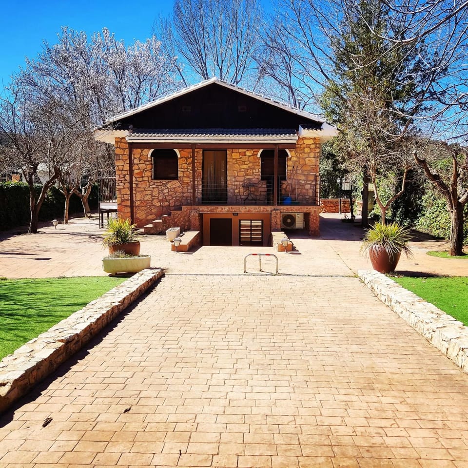 Property building, Spring, Day, Garden, Garden view