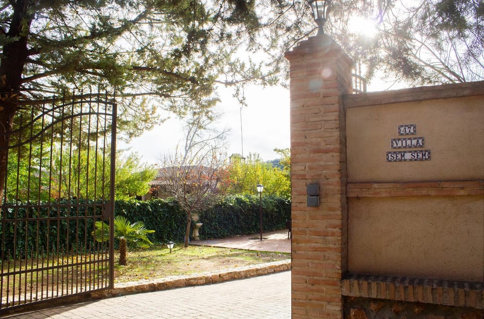 Facade/entrance, Off site, Property logo or sign
