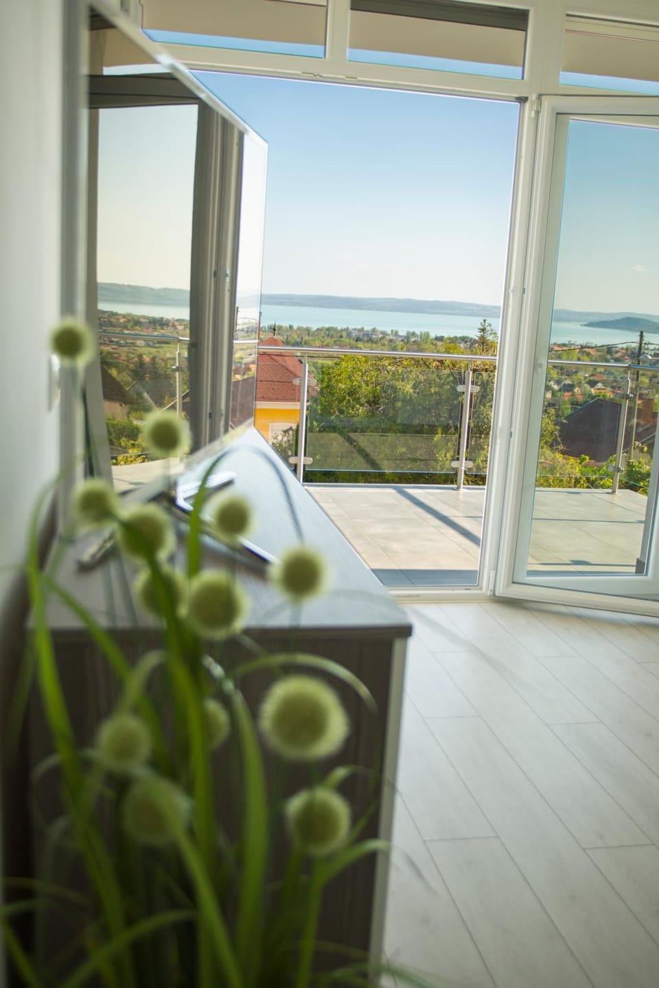 TV and multimedia, Bedroom, City view, Garden view, Lake view, Landmark view, Mountain view