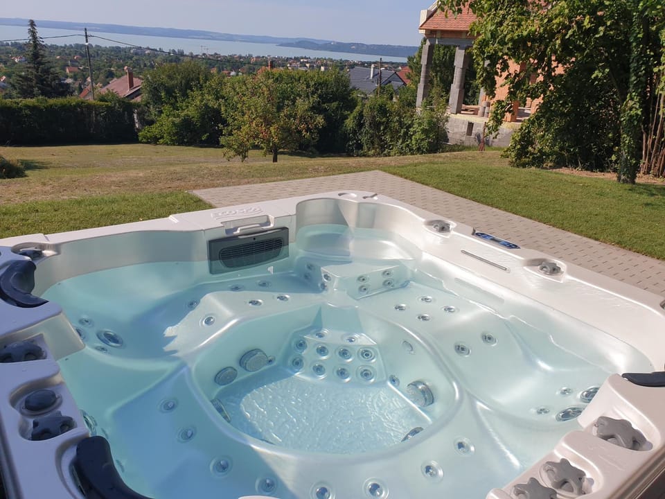 On site, Lake view, Area and facilities, Entertainment