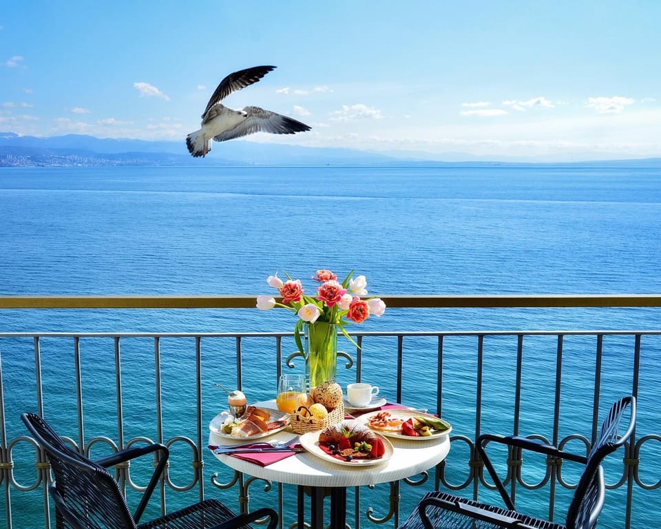 Natural landscape, View (from property/room), Balcony/Terrace, Food and drinks, Food, Sea view, Drinks