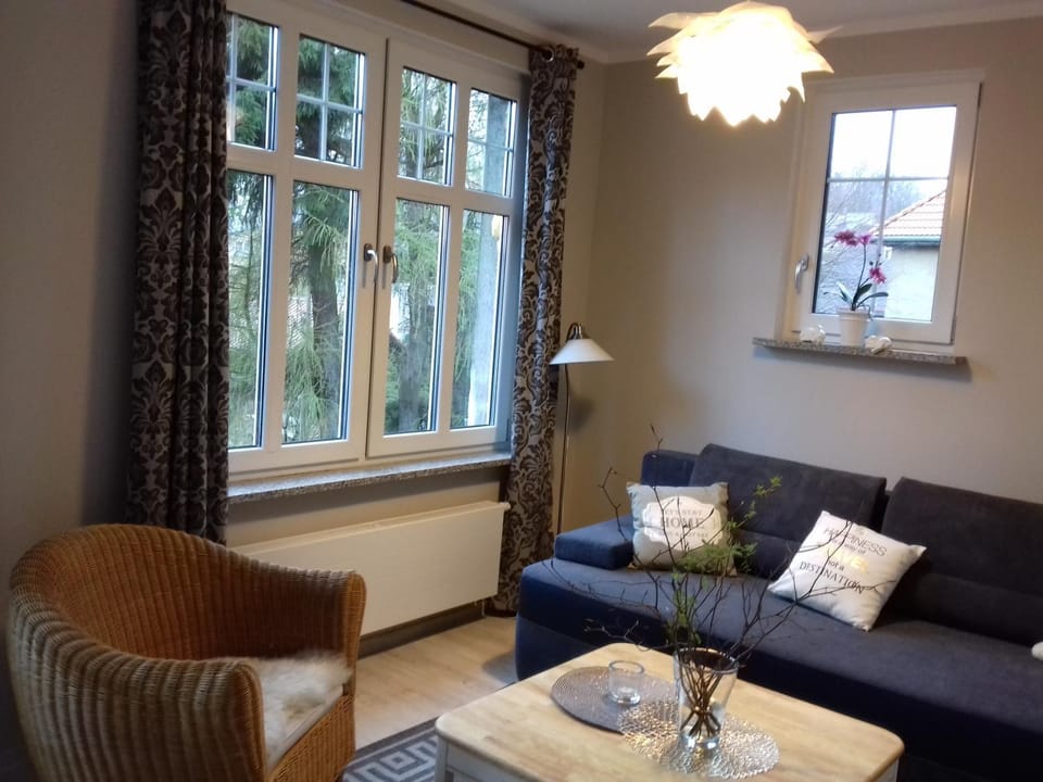 TV and multimedia, Seating area, Bedroom, Garden view, Mountain view