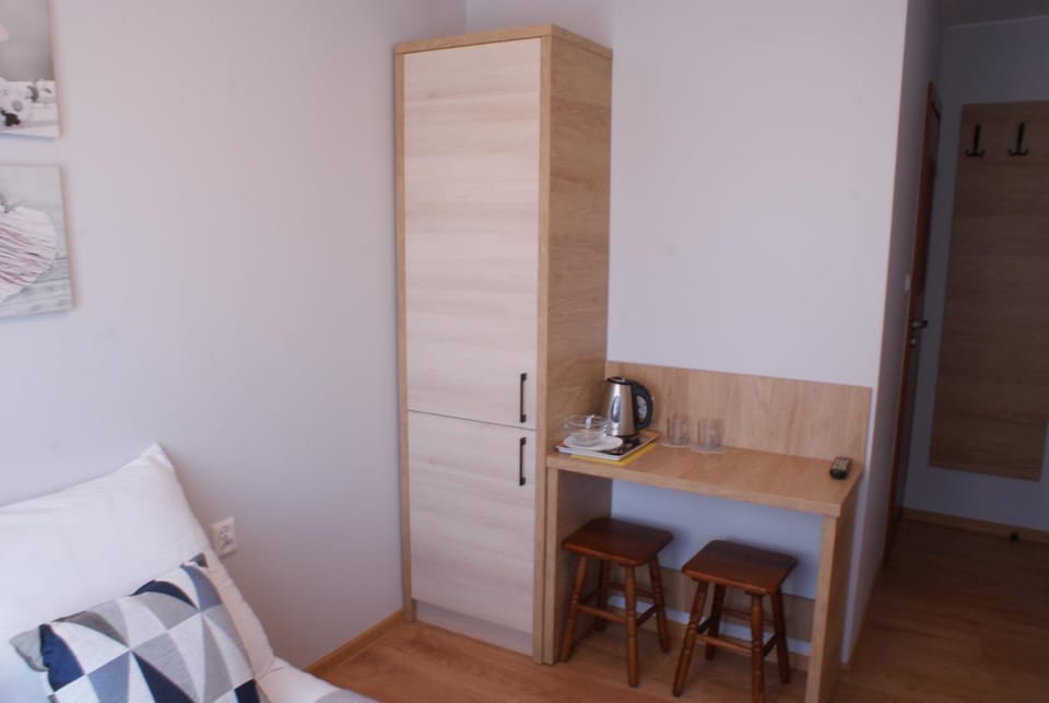 Bed, TV and multimedia, Coffee/tea facilities, Kitchen or kitchenette, Living room, Photo of the whole room, Decorative detail, Bedroom, Communal kitchen, internet, internet, towels, kitchen