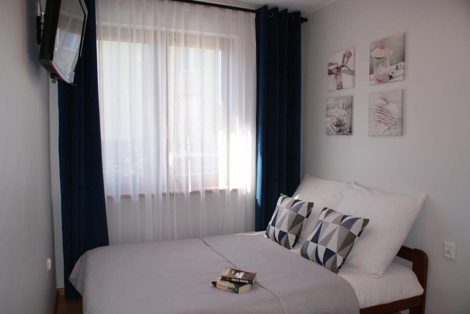 Bed, Other, Photo of the whole room, Decorative detail, Bedroom, Food, internet, internet, wardrobe
