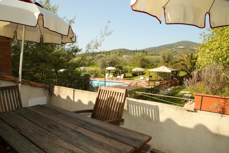 Balcony/Terrace, Seating area, Pool view