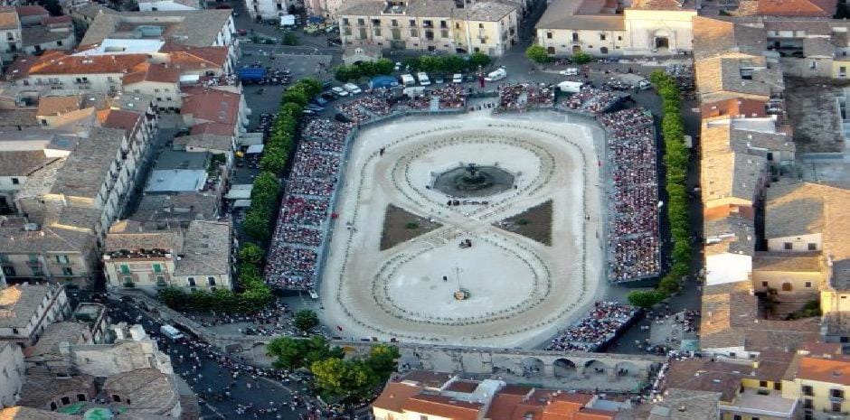 Nearby landmark, Entertainment