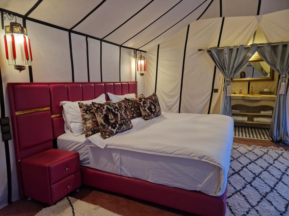Bed, Photo of the whole room