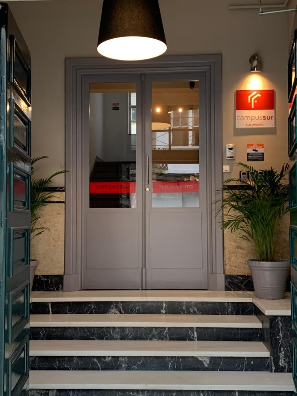 Facade/entrance