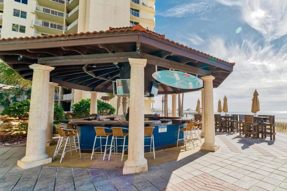 People, People, People, View (from property/room), Food and drinks, Beach, Guests, Guests, Guests, Sea view, Drinks, Alcoholic drinks, Non alcoholic drinks, group of guests, group of guests, group of guests