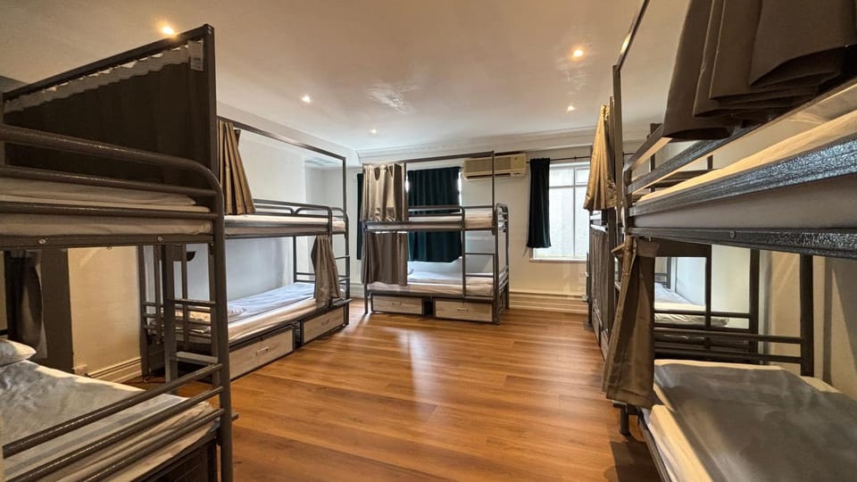 Bedroom, bunk bed
