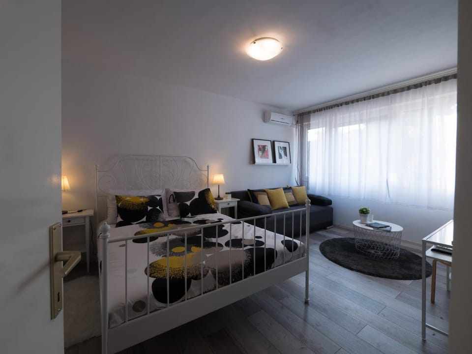 Bedroom, Family