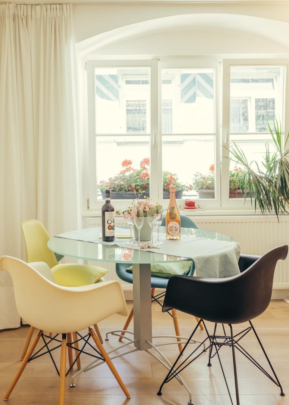 Living room, Dining area