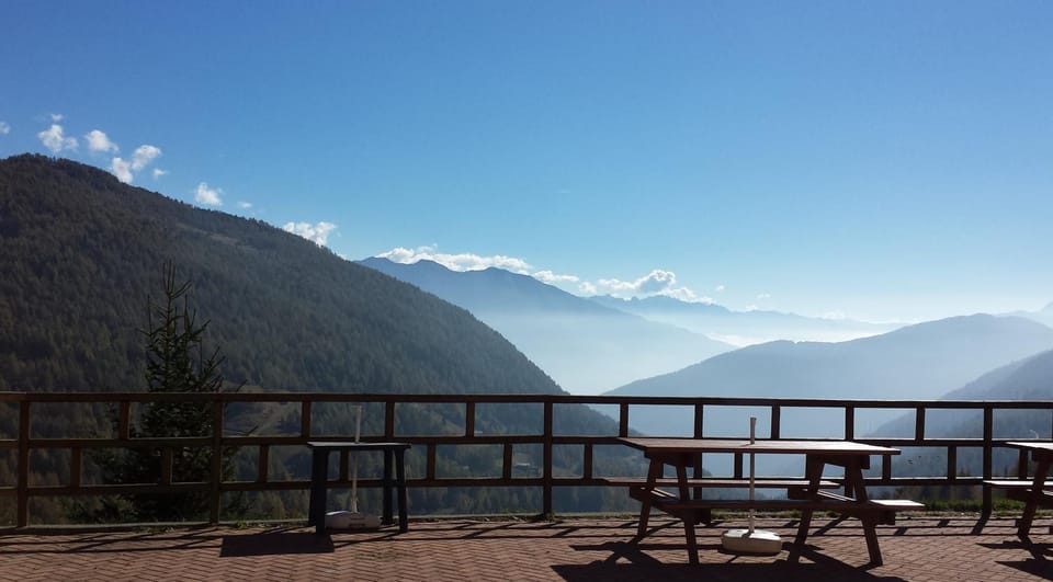 Restaurant/places to eat, Activities, Garden, Balcony/Terrace, Decorative detail, Mountain view, Area and facilities, Entertainment