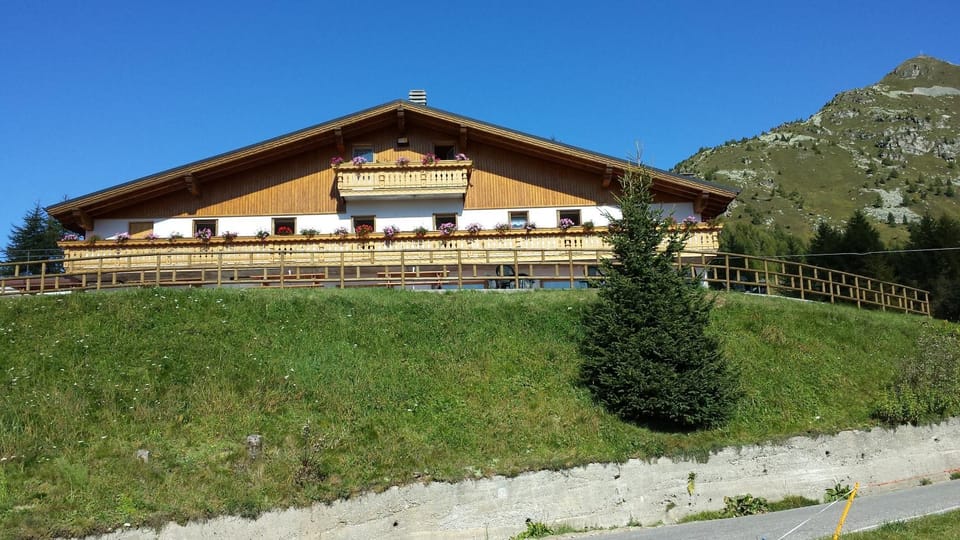 Facade/entrance, Garden, Balcony/Terrace, Landmark view, Mountain view, Street view
