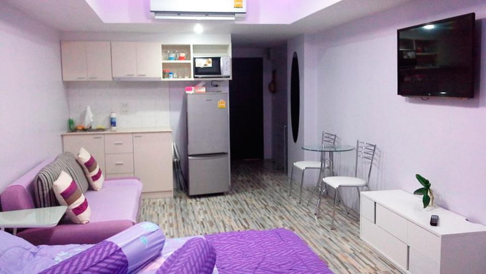 Photo of the whole room, Decorative detail, Decorative detail