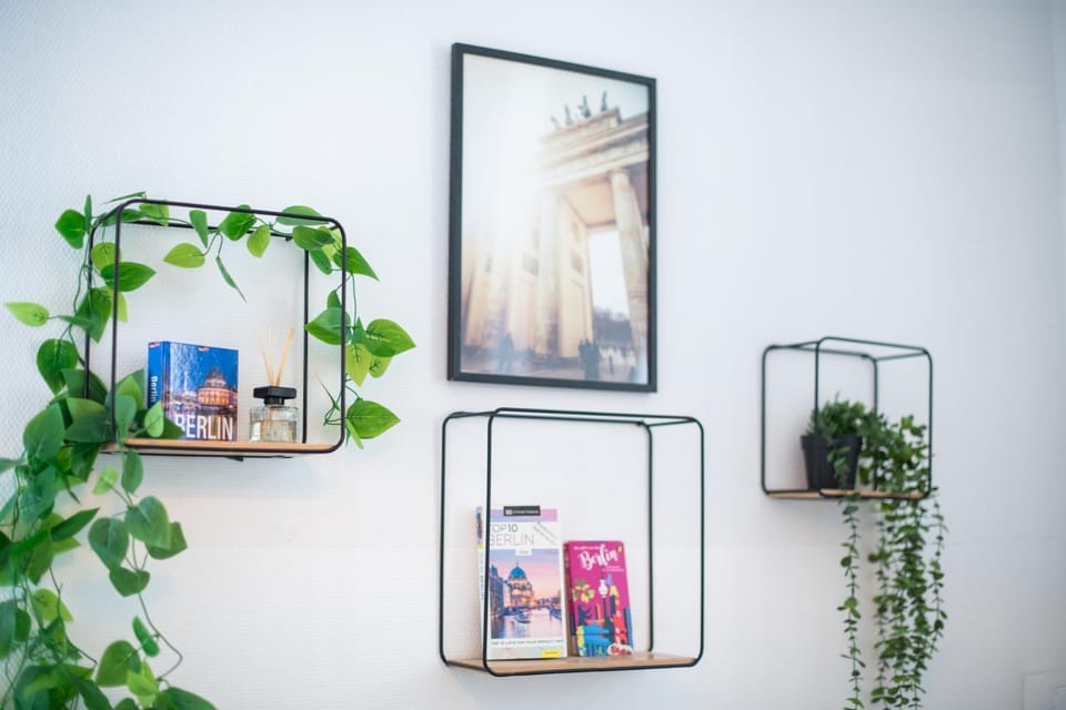 NIEB by ROCKCHAIR Apartments l SUPERHOST Status l 3 Bedrooms Boxspringbeds 3 Bathrooms in Center "Kurfürstendamm" - Cozy Family & Business Flair welcomes you! Apartment in Berlin