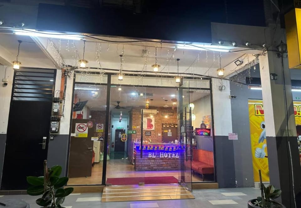 Facade/entrance