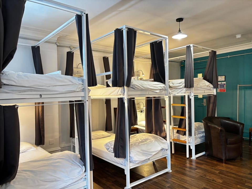 Bedroom, bunk bed