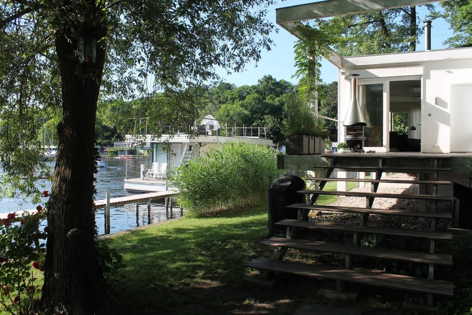 Property building, Garden view, Lake view