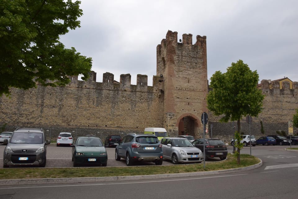Facade/entrance, City view, Landmark view, Street view