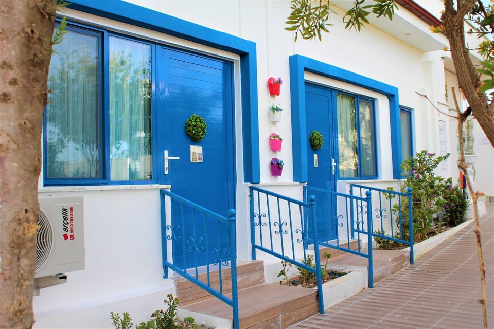 Patio, Facade/entrance, Balcony/Terrace