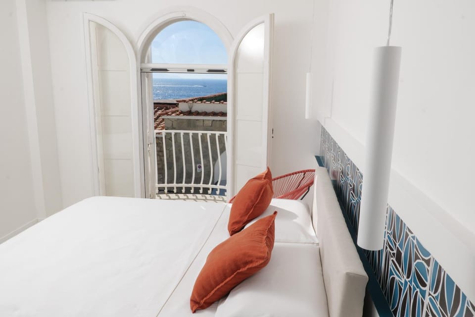 Bed, View (from property/room), Balcony/Terrace, Photo of the whole room, Bedroom, Sea view