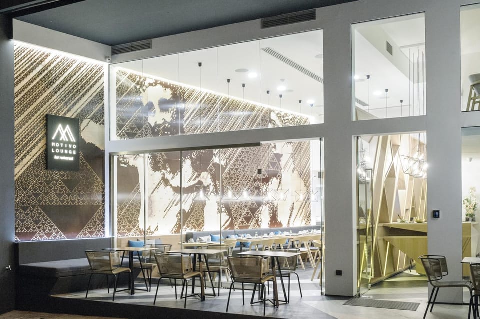 Restaurant/places to eat, Lounge or bar