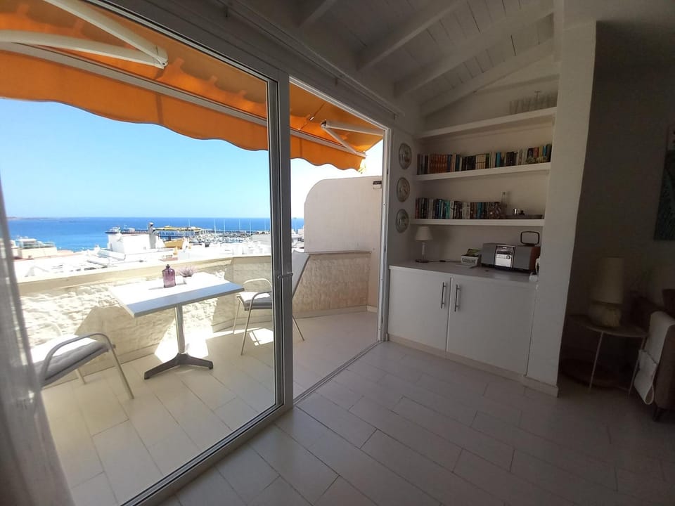 View (from property/room), Balcony/Terrace, City view, Sea view
