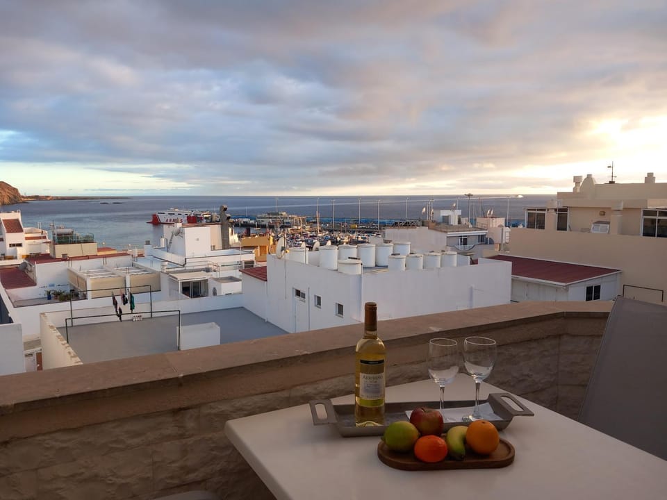 City view, Sea view