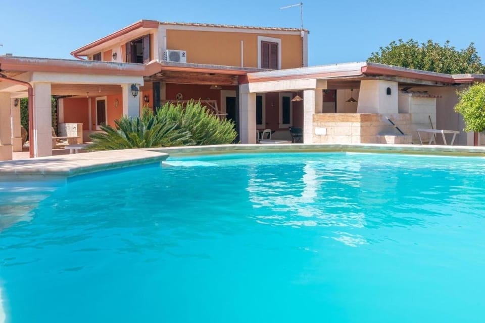 Villa con piscina al mare House in Sicily