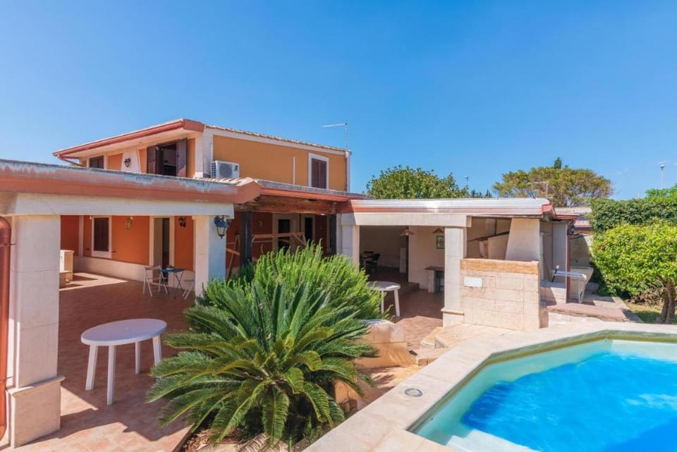 Villa con piscina al mare House in Sicily