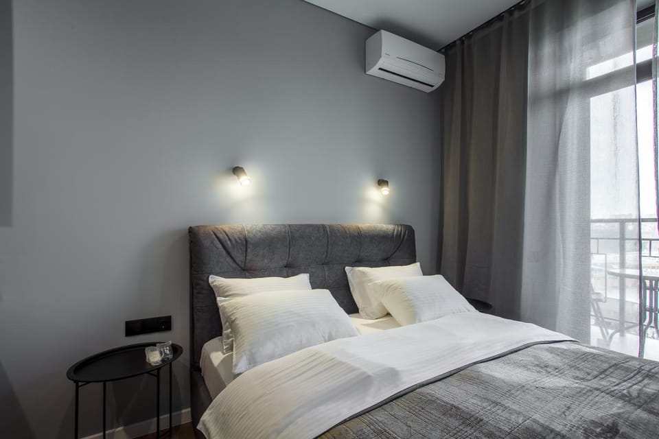 Bed, Bedroom, air conditioner