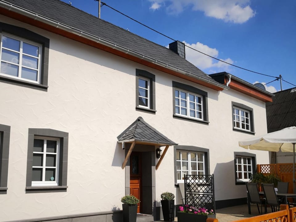 Patio, Facade/entrance, BBQ facilities, Balcony/Terrace