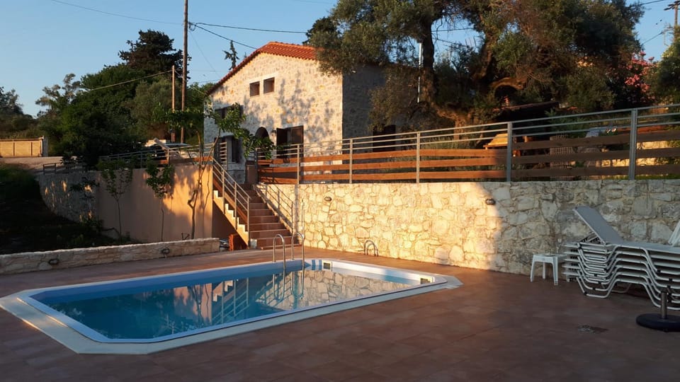 Facade/entrance, Spring, Balcony/Terrace, On site, Pool view, Swimming pool, Sunset