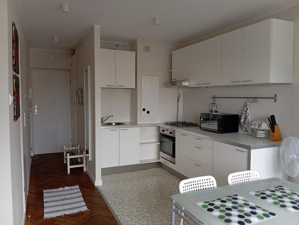 Kitchen or kitchenette, Dining area, microwave, oven, stove