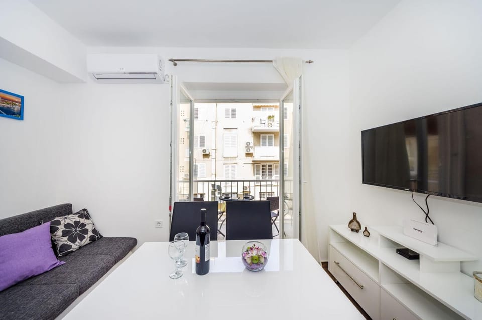 Balcony/Terrace, Living room, Seating area, City view