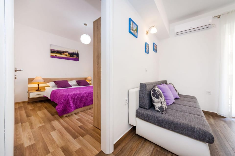 Bed, Decorative detail, Bedroom