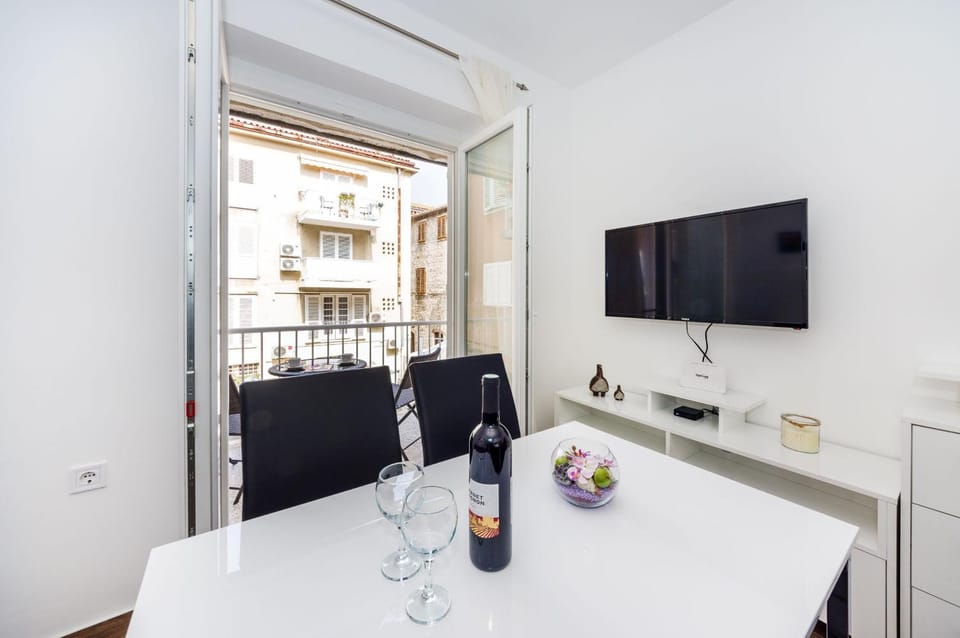 Balcony/Terrace, Living room, Seating area, City view