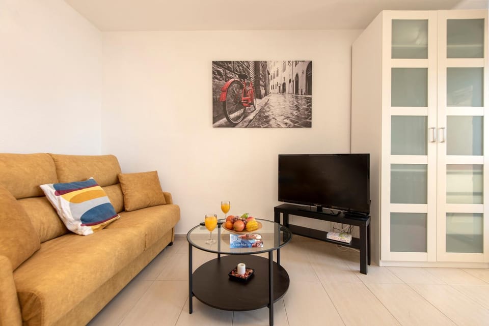 Communal lounge/ TV room, TV and multimedia, Living room