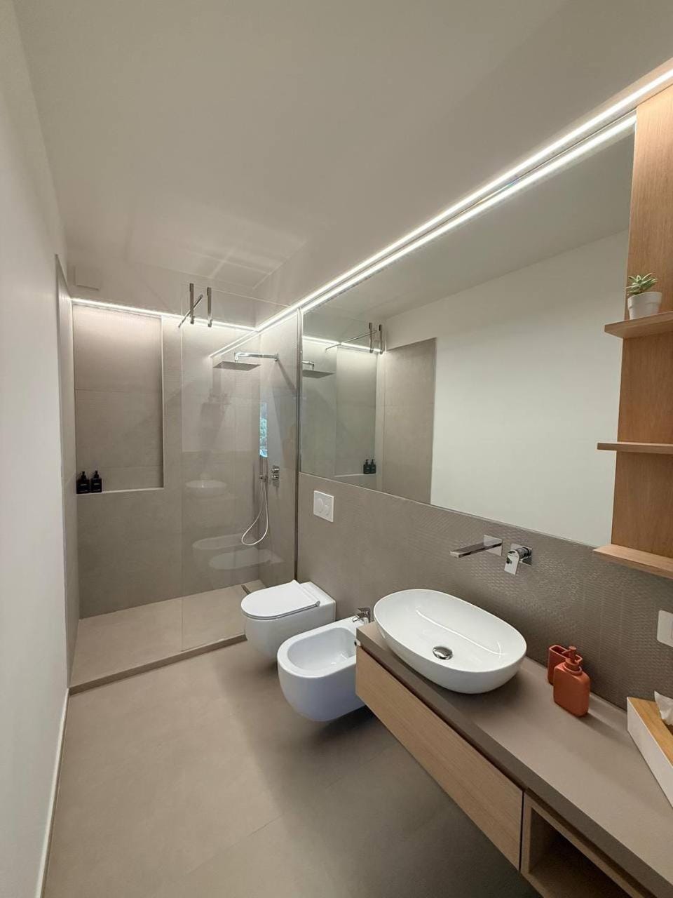 Shower, Toilet, Bathroom, bidet, towels
