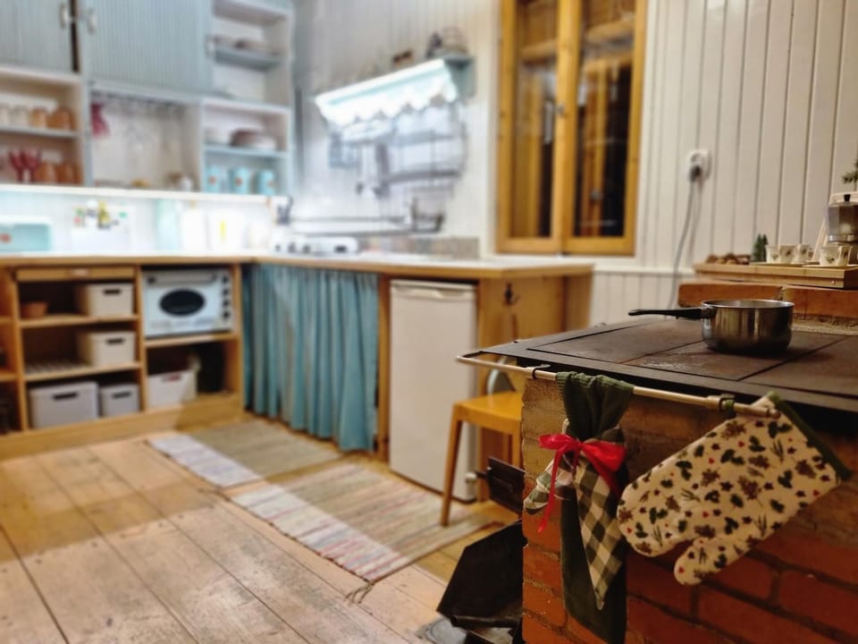 Dining area, Seasons, kitchen