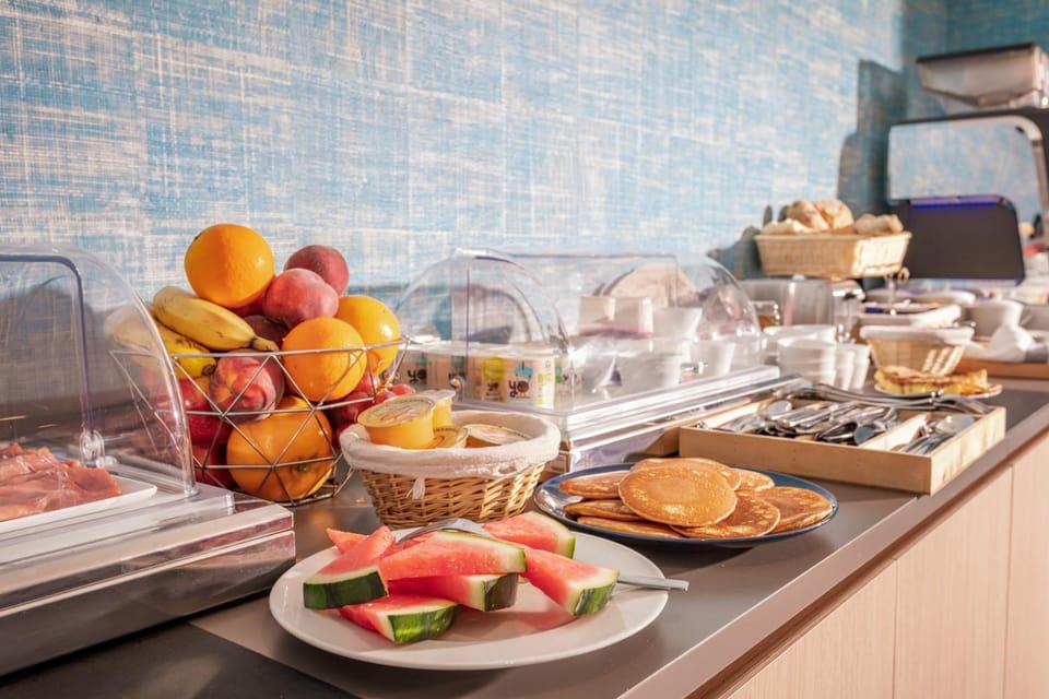 Food and drinks, Food, Continental breakfast, Buffet breakfast
