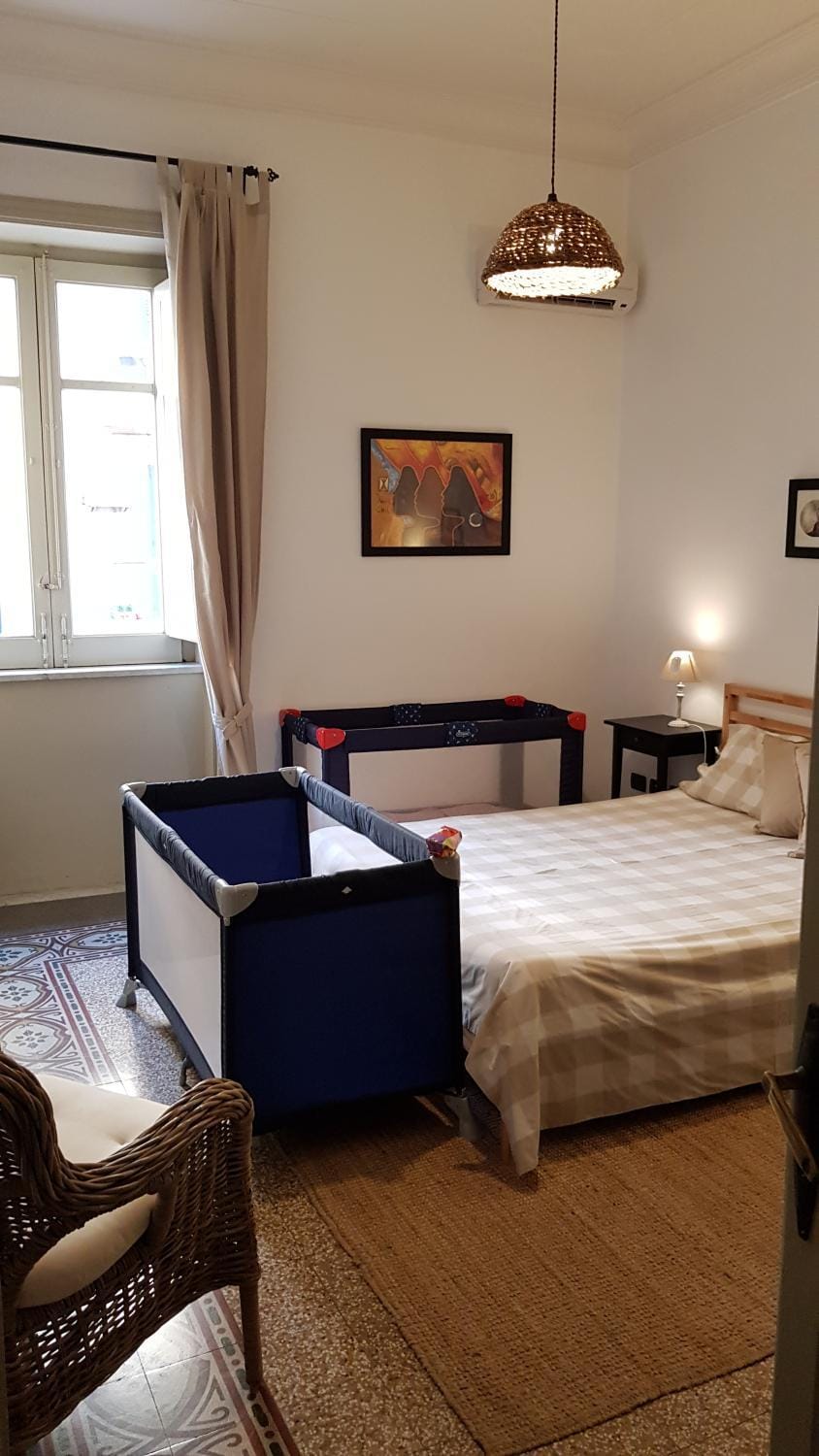 Photo of the whole room, Bedroom, cot