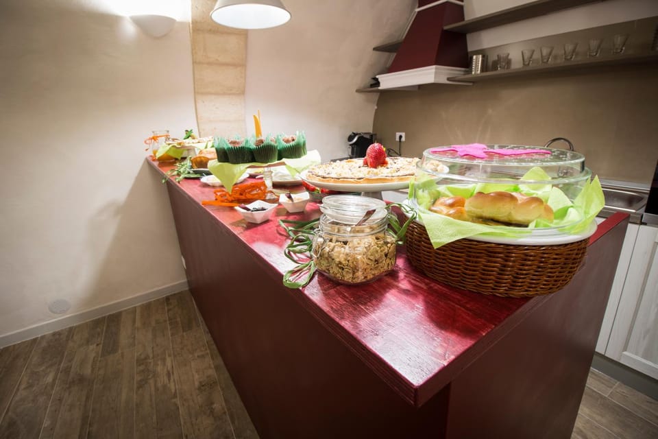 Communal lounge/ TV room, Breakfast, Buffet breakfast, Italian breakfast