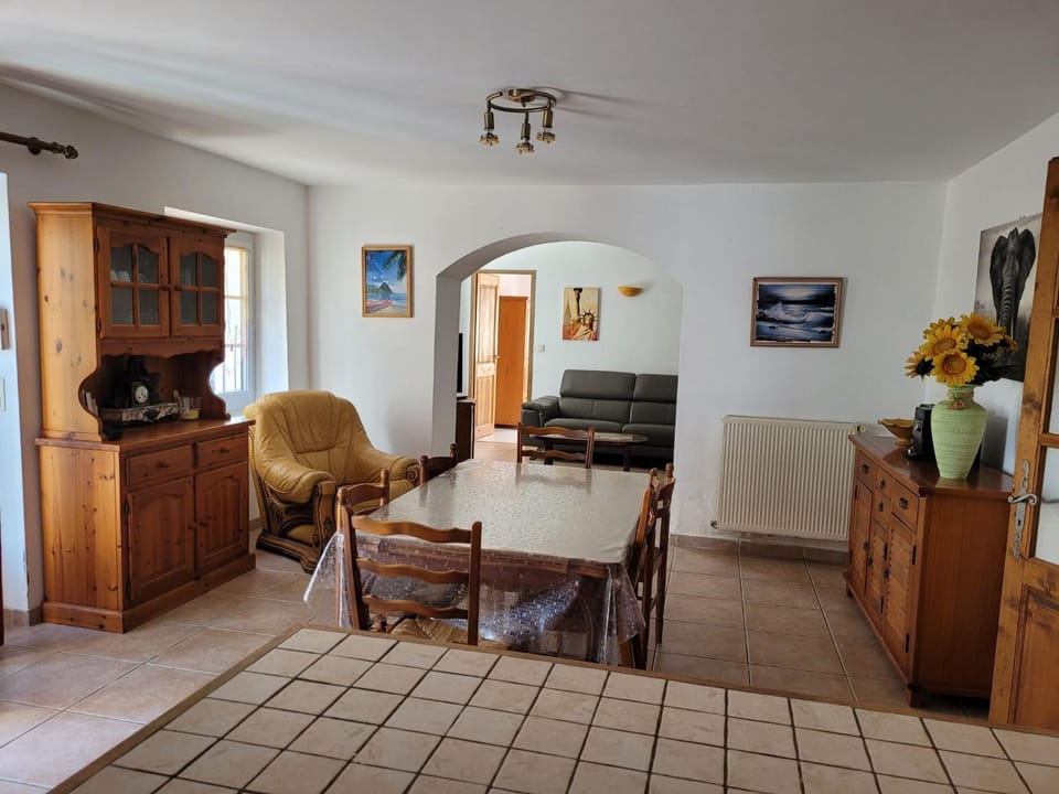 Living room, Seating area, Dining area