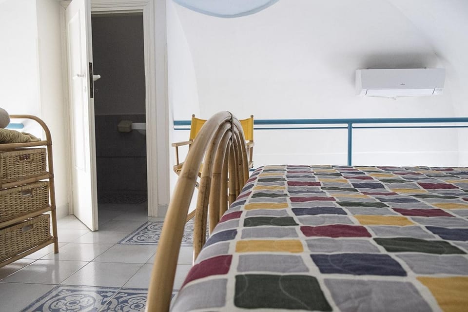 Bed, Bathroom
