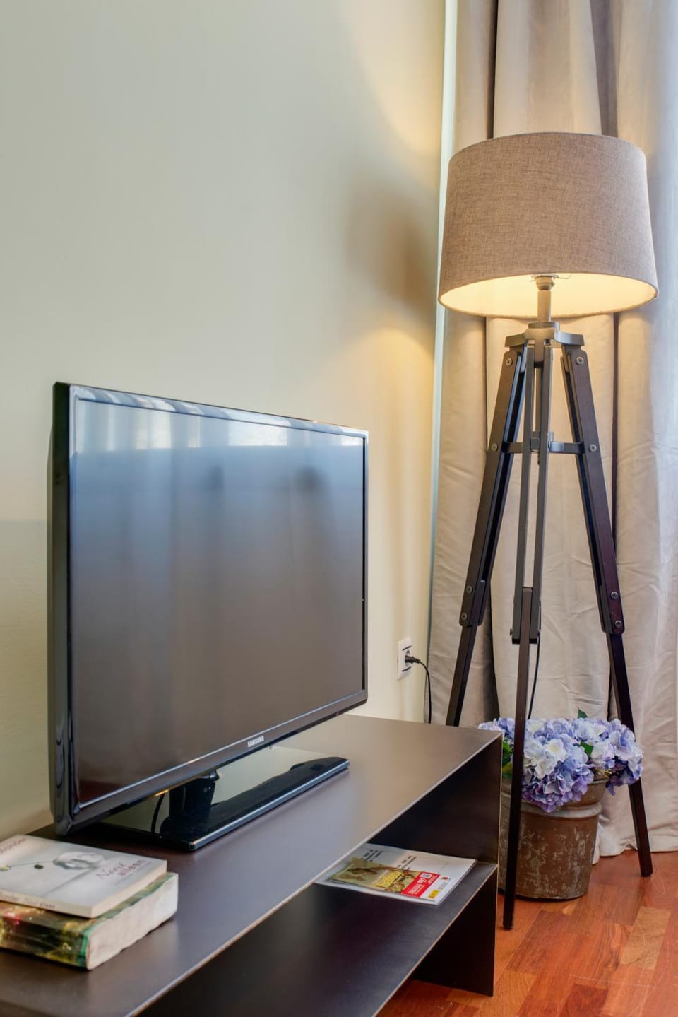 TV and multimedia, Seating area, Dining area